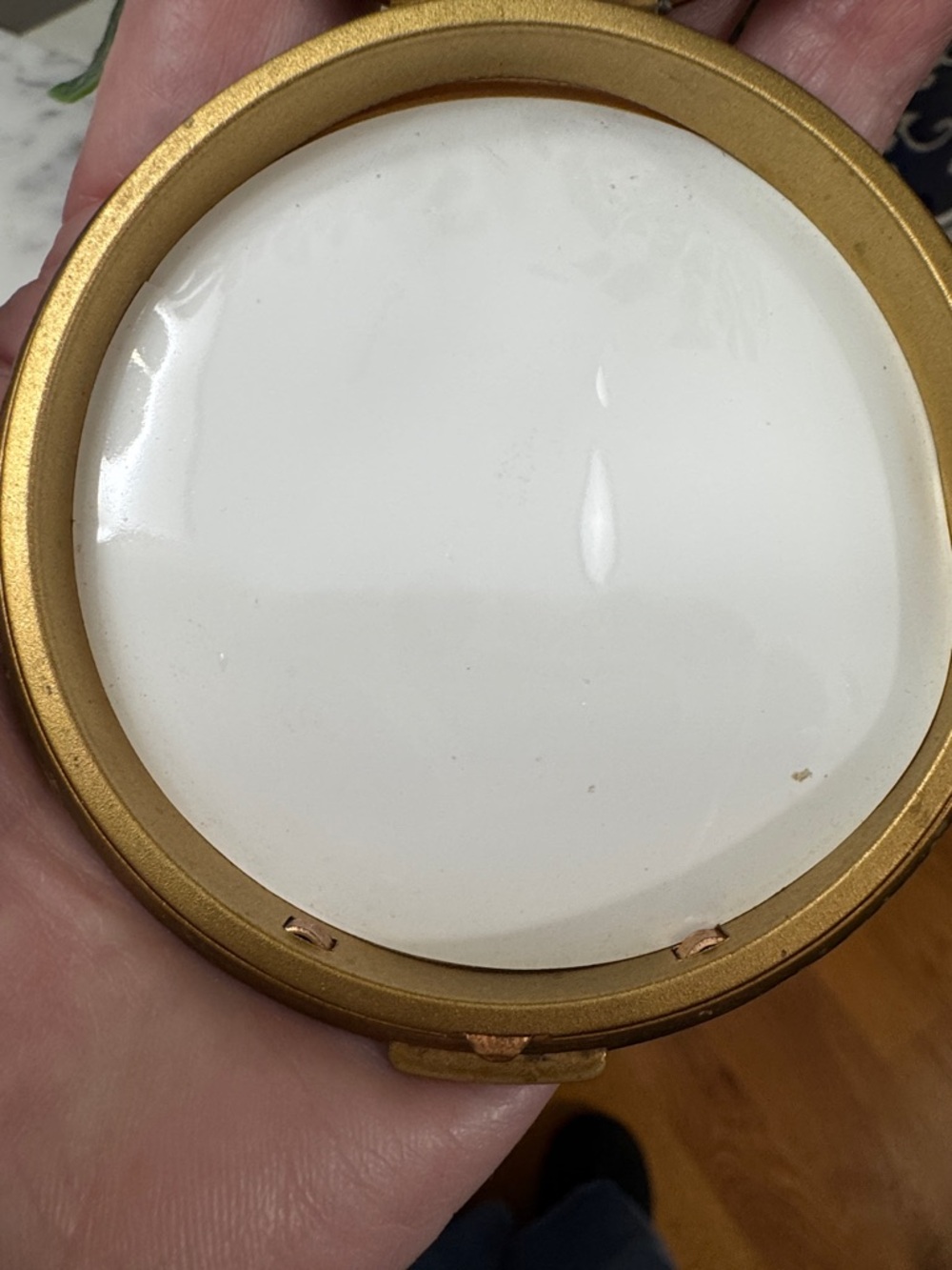Vintage Black Crown Compact with Gold Sunburst Design Great Britain - Picture 10 of 12